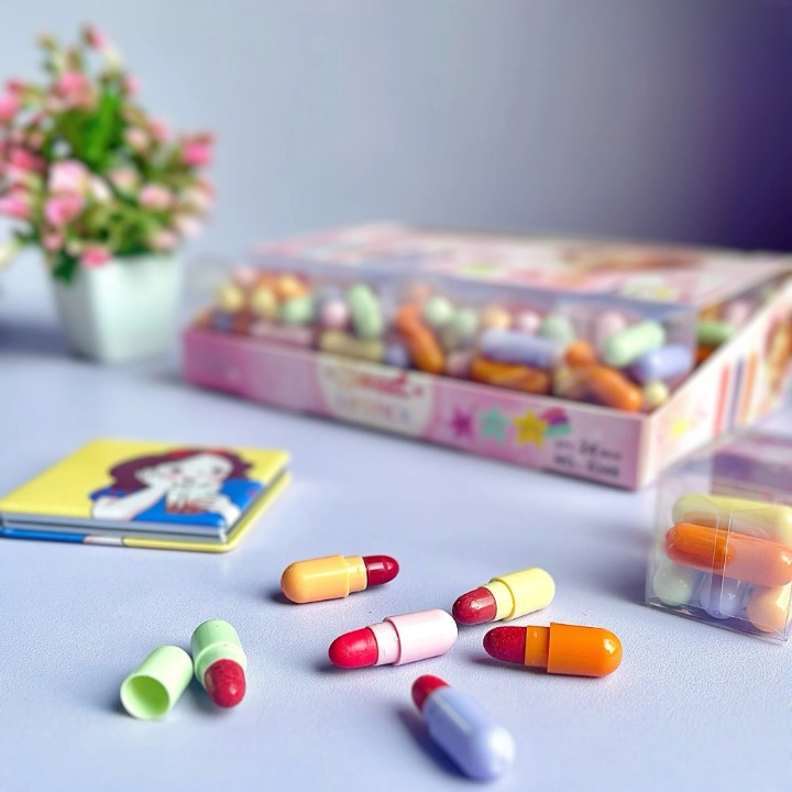 Mini Capsule Lipstick Set – High Pigment, Velvety Texture, Long-Lasting Matte Finish